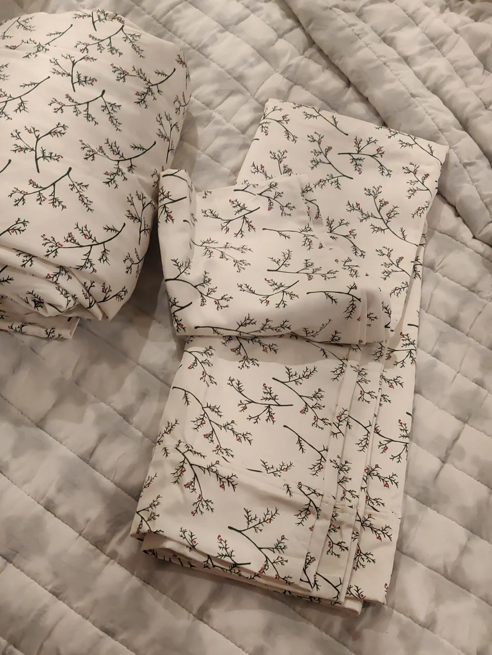 Holiday Themed Holy Branches Floral King Fitted Sheet & Pillow Cases Cottagecore